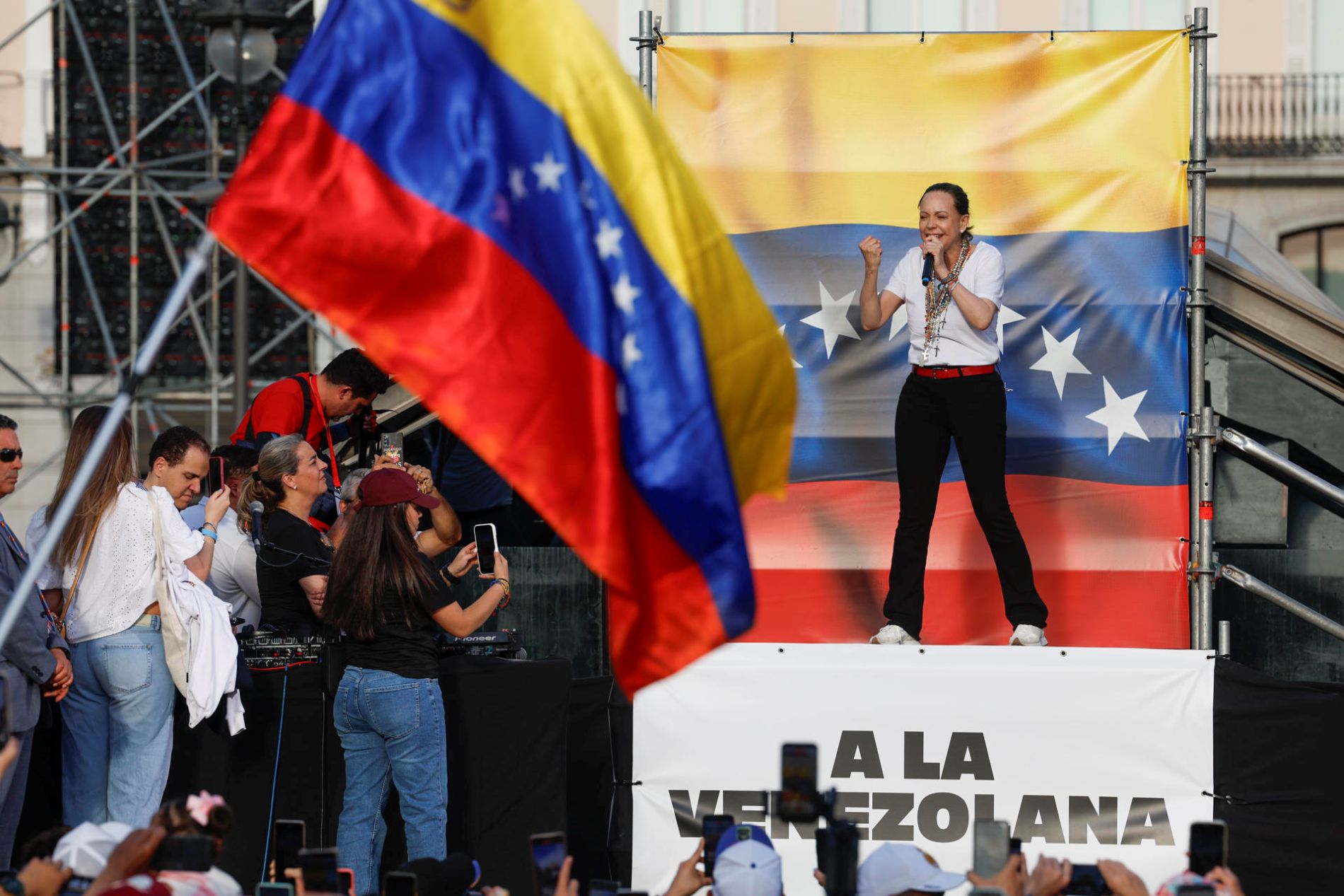 María Corina Machado debería regresar cuanto antes a Caracas