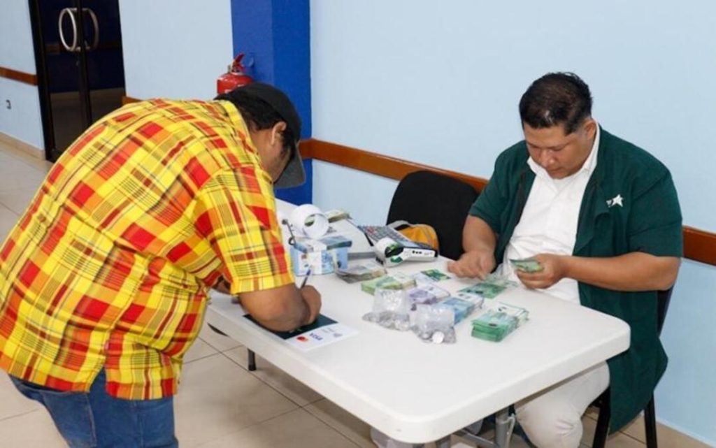 Deducción al salario de empleados públicos.