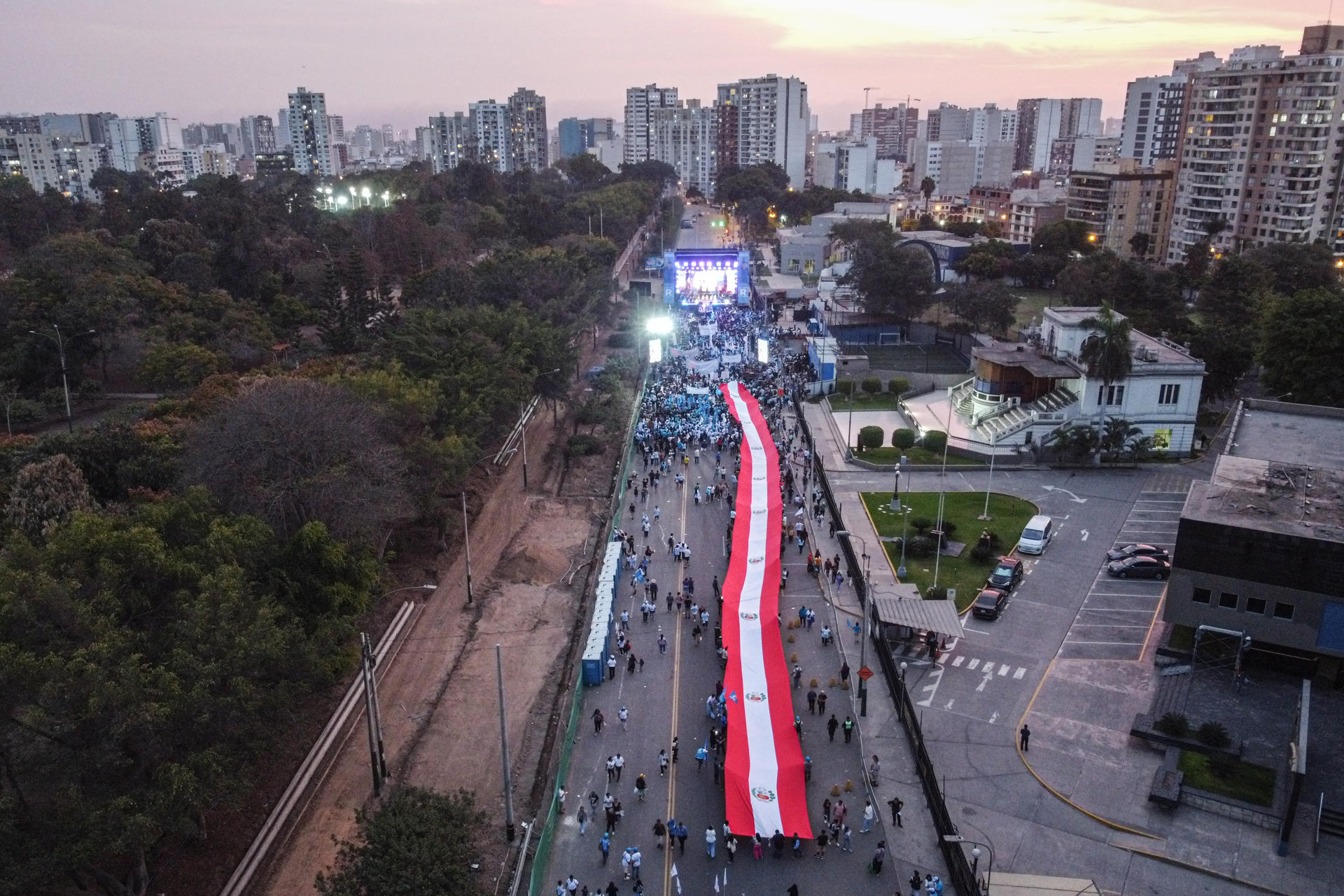 Cierre de campaña del candidato presidencial Rafael Aliaga en Lima.