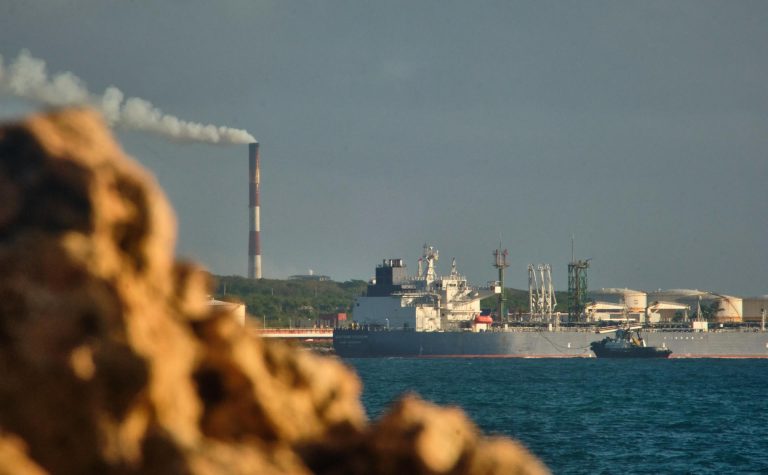 Un petrolero ruso con 100.000 toneladas de crudo llega al puerto de Matanzas en Cuba