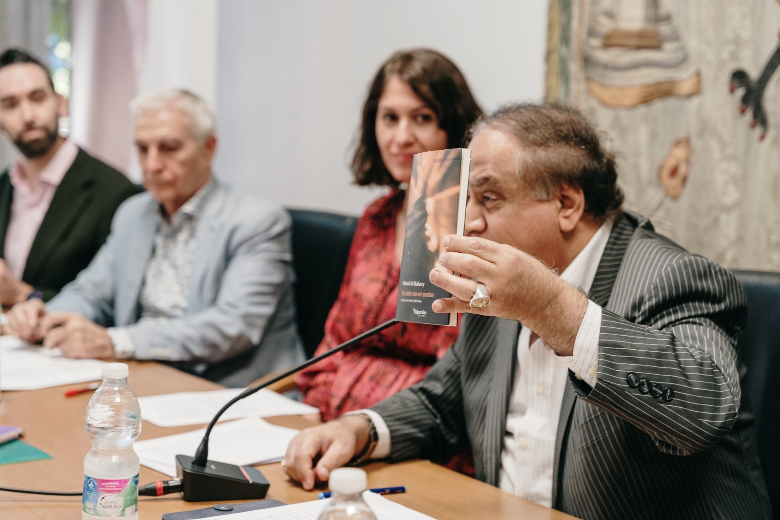 “Los regímenes temen a la poesía porque rompe las cadenas del miedo”