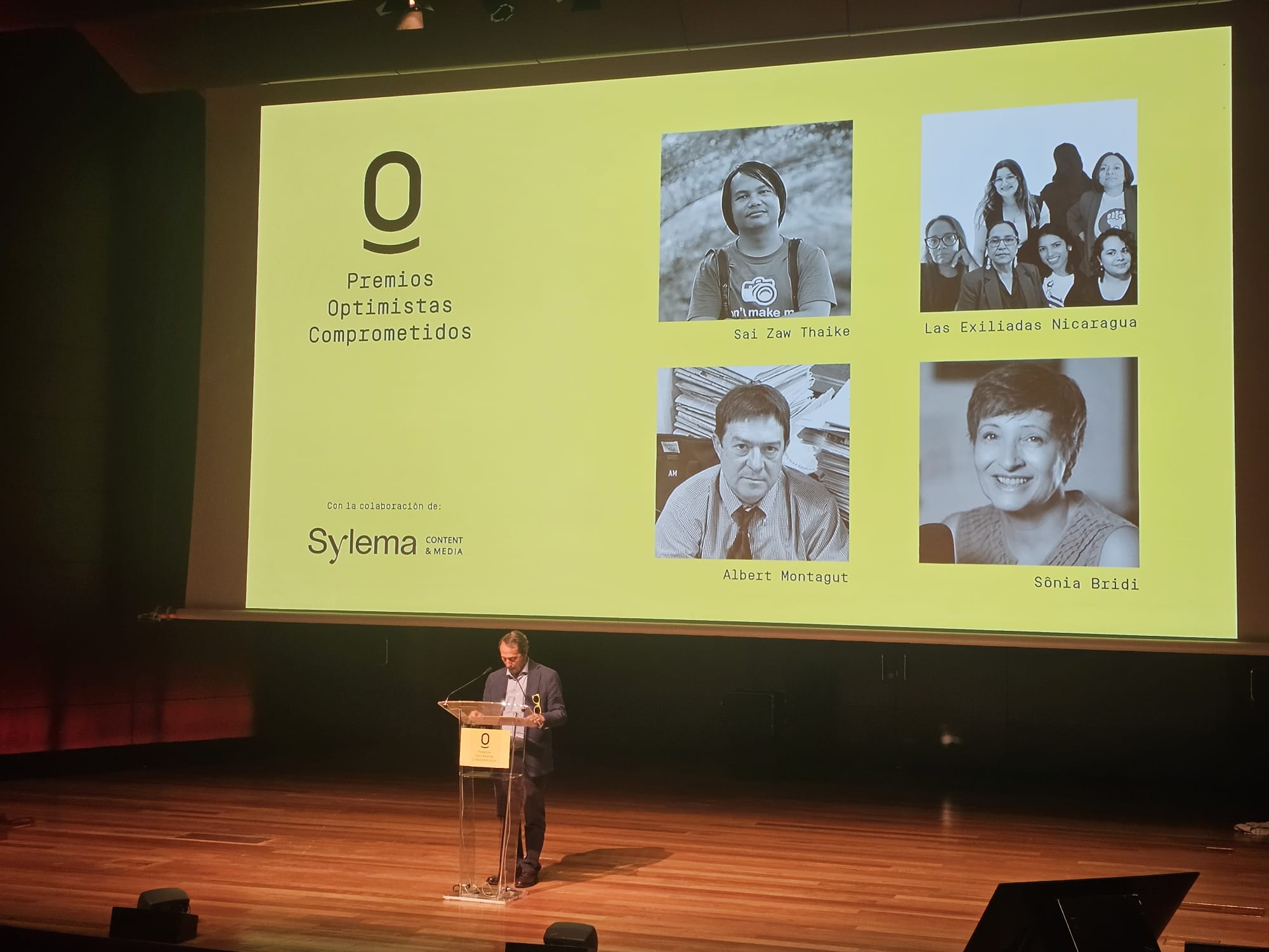 Colectivo Las Exiliadas al recibir el permio de Liberta de prensa
