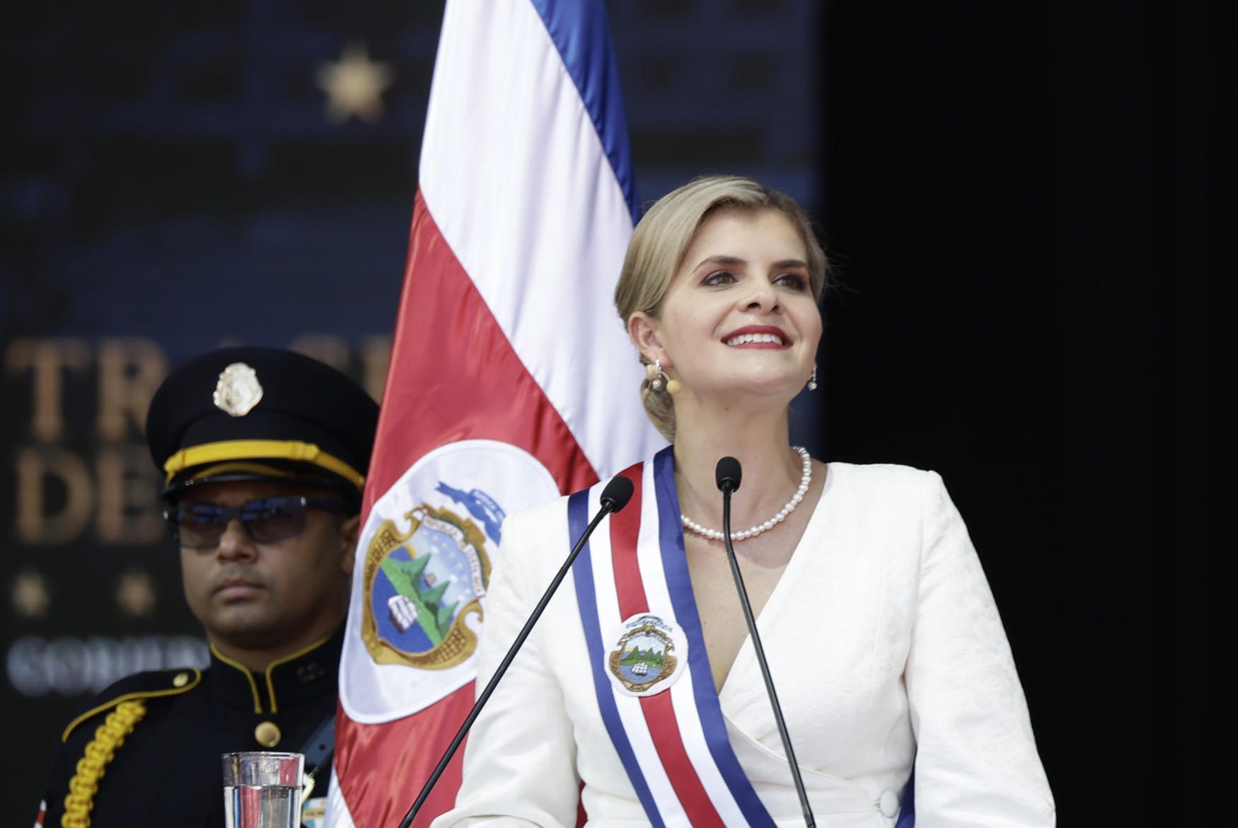 Laura Fernández toma posesión