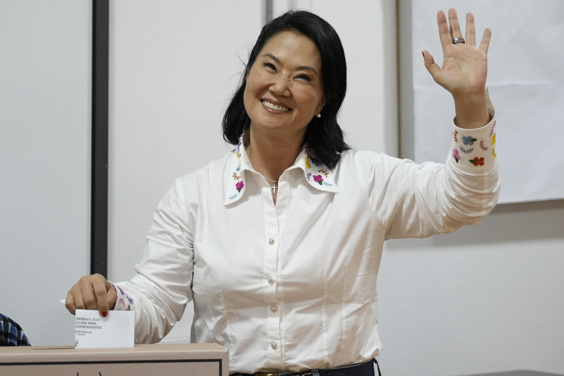 Fujimori sigue cinco puntos por delante de Sánchez, con el 5
