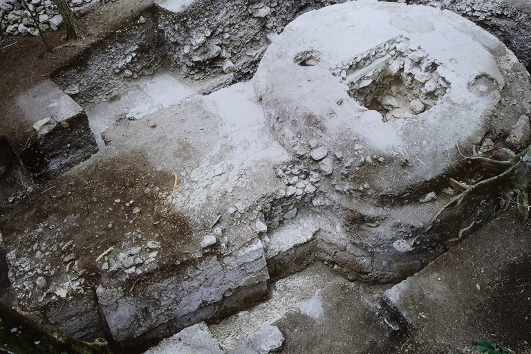 Okox, una singular estructura ritual maya, descubierta en el sitio prehispánico El Tigre, en Guatemala