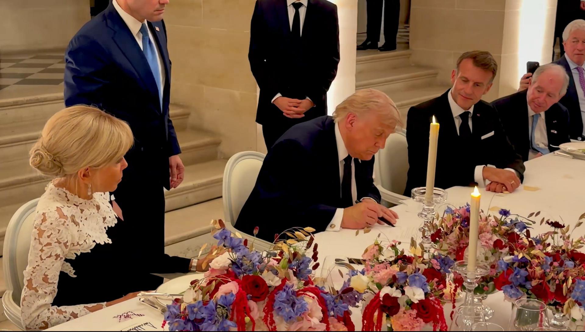 Trump firma el acuerdo de entendimiento con Irán durante su vista a Versalles