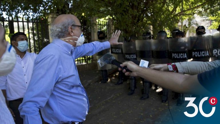 Carlos Fernando Chamorro enfrenta a la Policía en diciembre de 2020