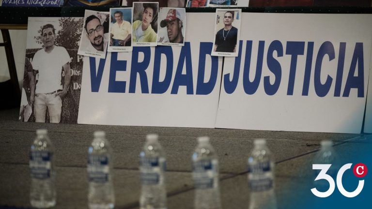 Exposición con fotos de algunos de los asesinados durante la represión estatal de 2018 en Nicaragua